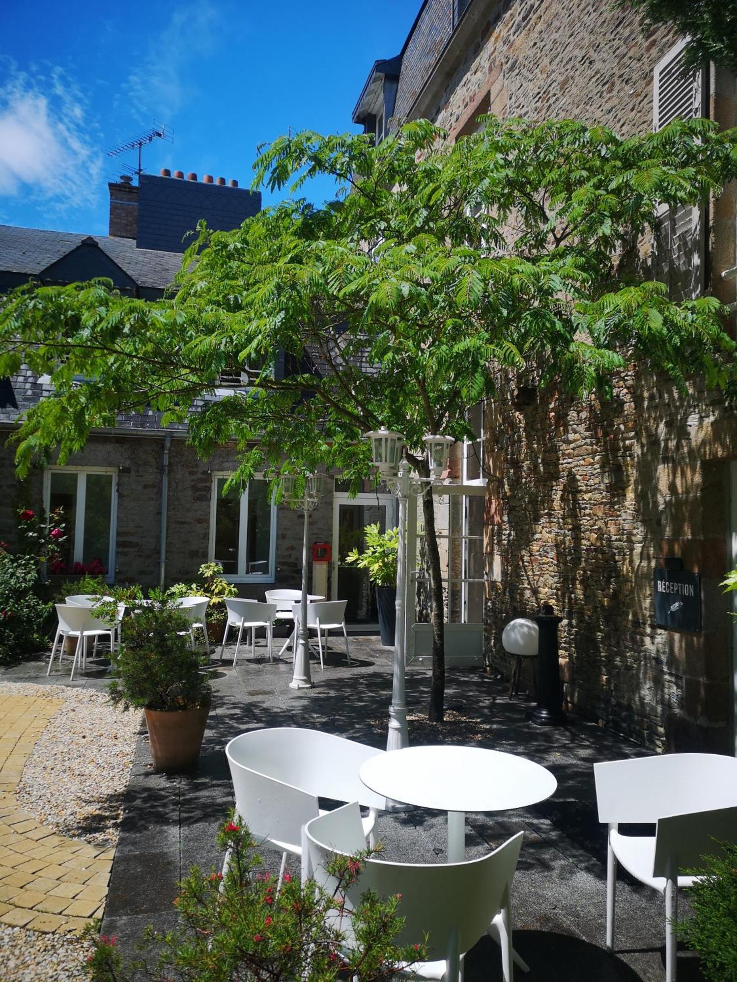 Hotel Victor Hugo Pontorson Zewnętrze zdjęcie