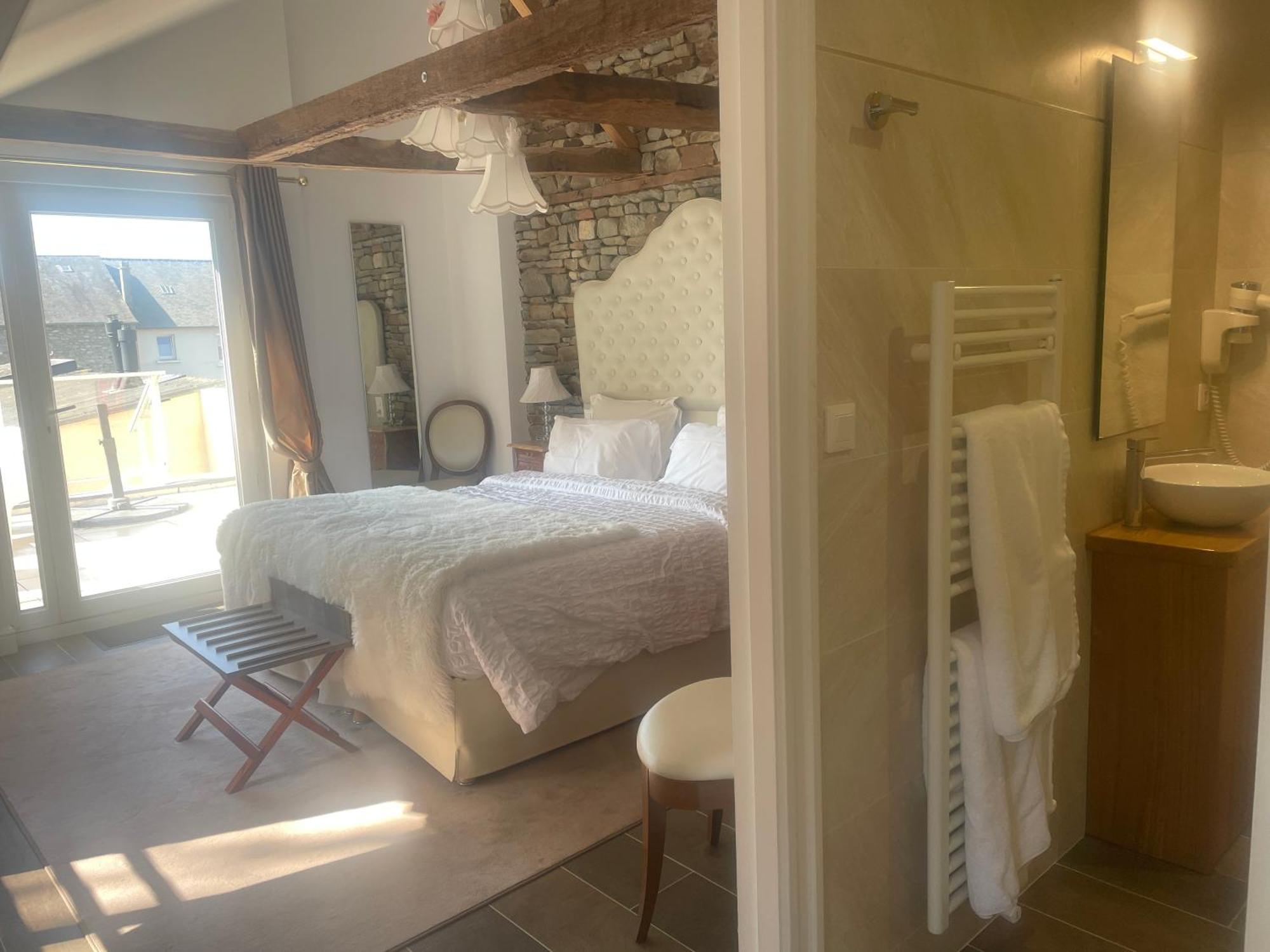 Hotel Victor Hugo Pontorson Zewnętrze zdjęcie
