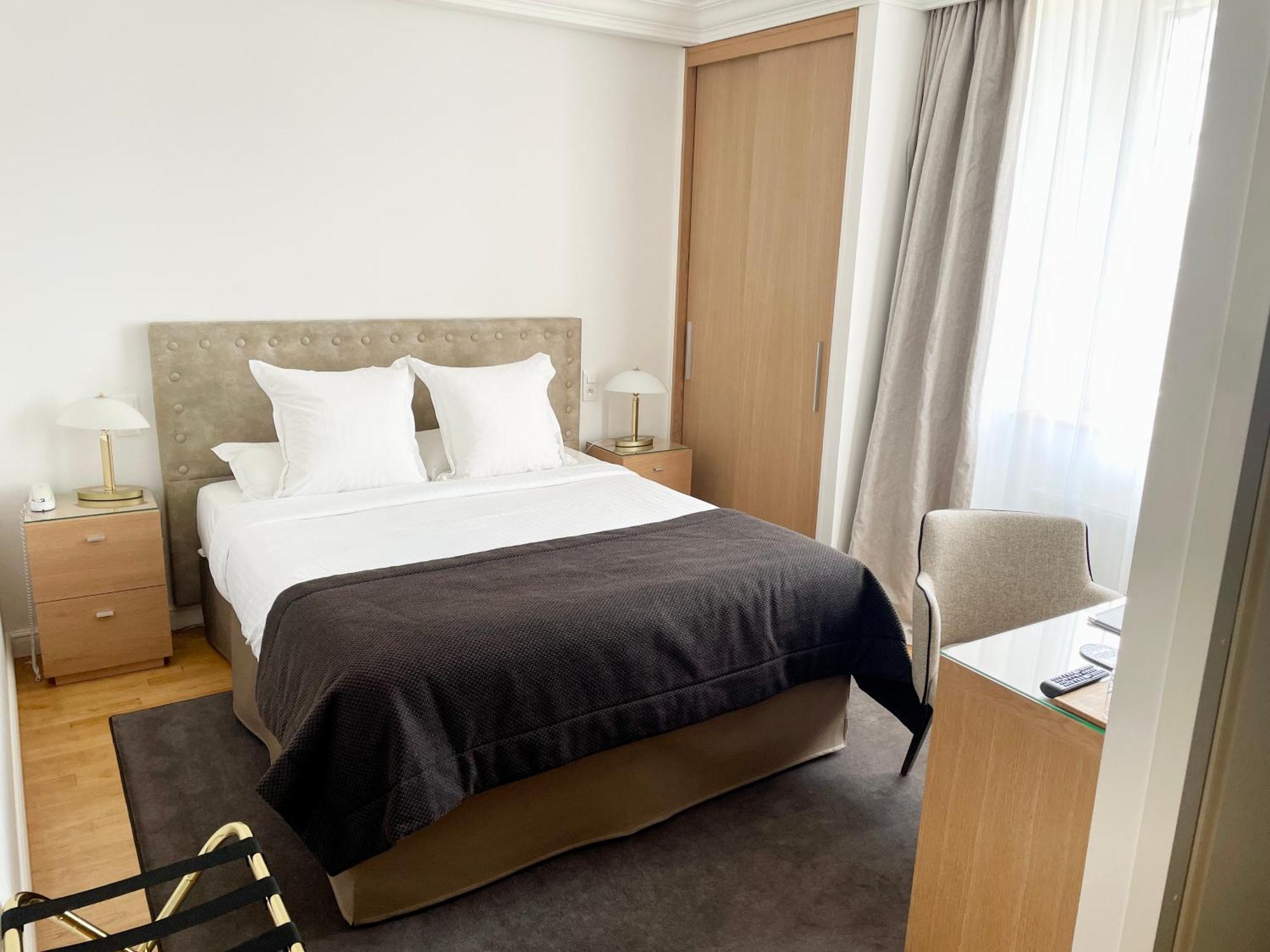 Hotel Victor Hugo Pontorson Zewnętrze zdjęcie