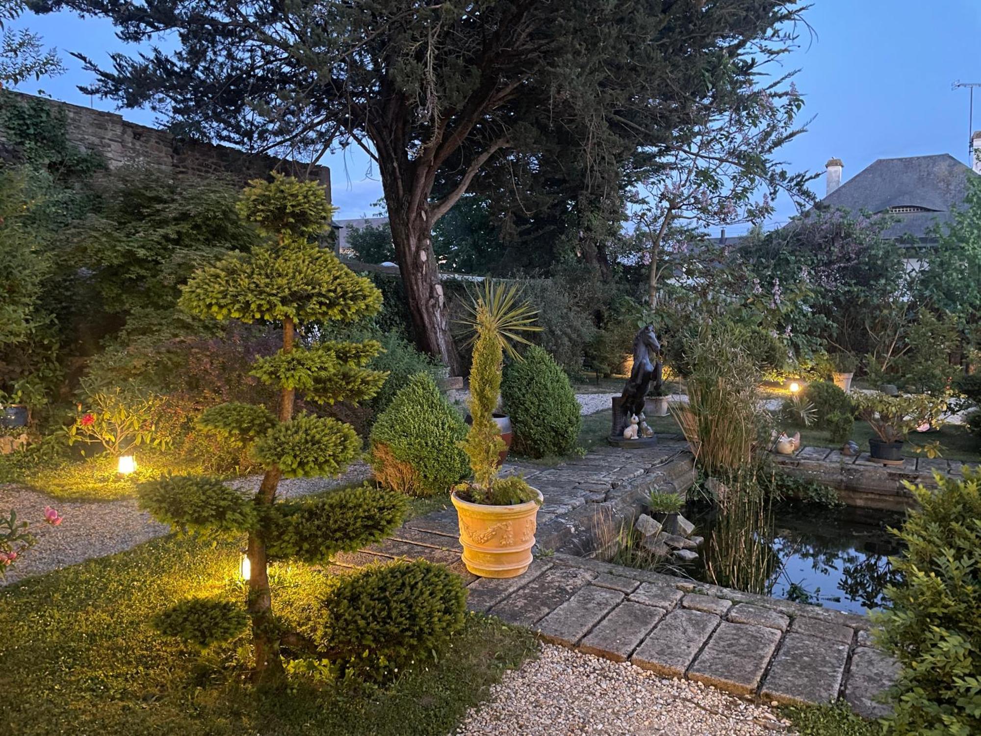 Hotel Victor Hugo Pontorson Zewnętrze zdjęcie