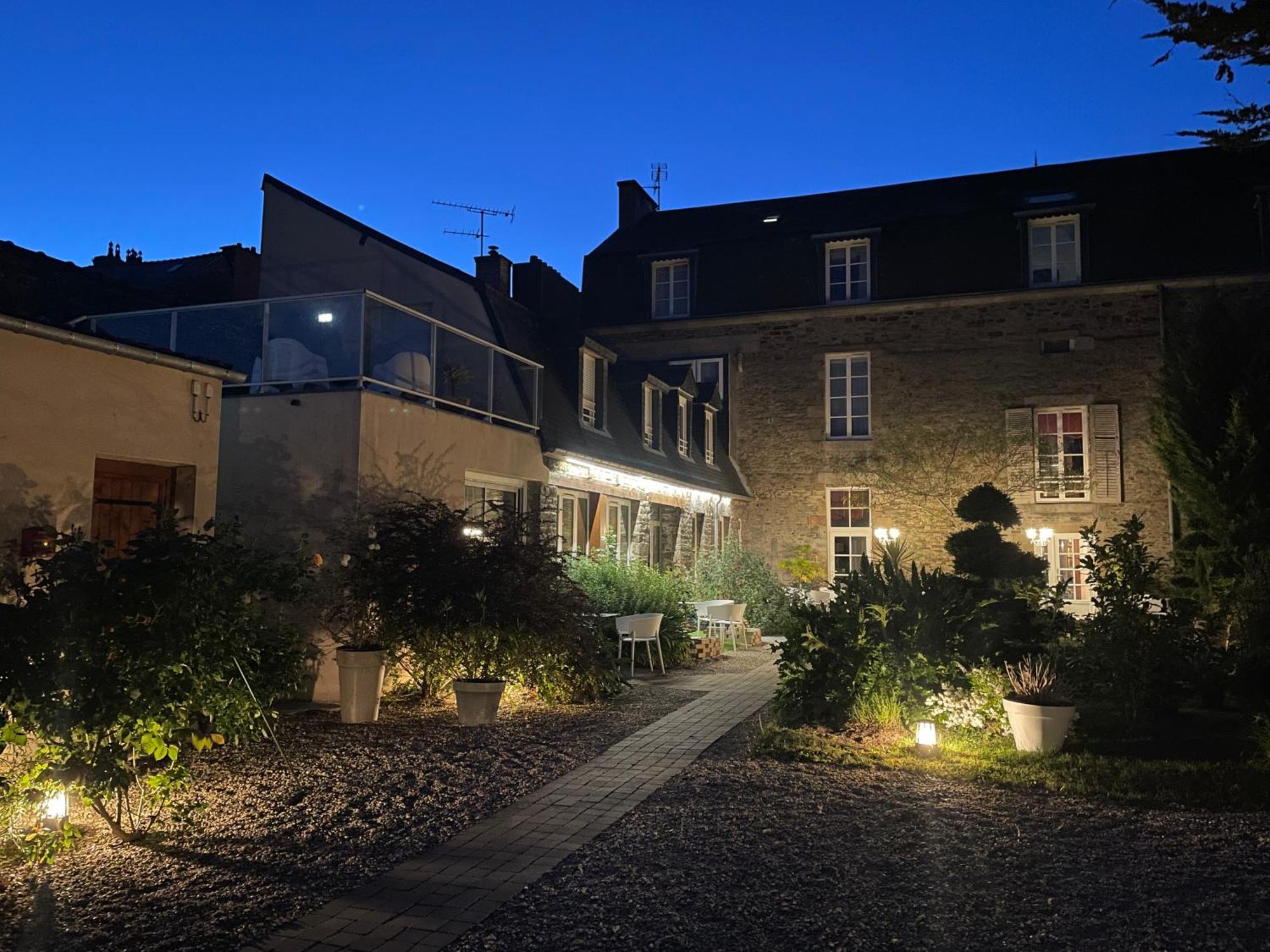Hotel Victor Hugo Pontorson Zewnętrze zdjęcie