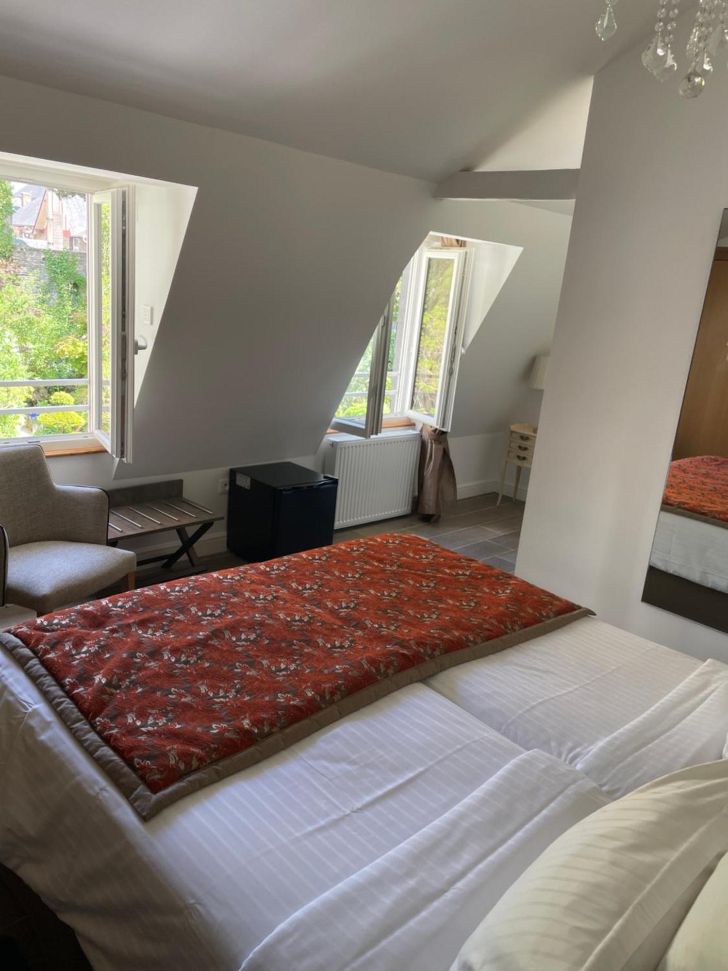 Hotel Victor Hugo Pontorson Zewnętrze zdjęcie