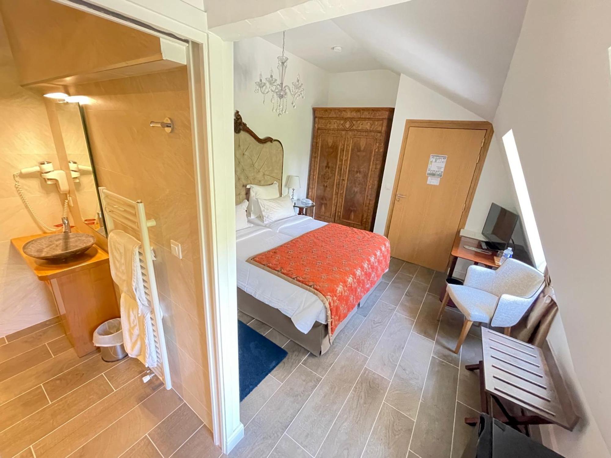 Hotel Victor Hugo Pontorson Zewnętrze zdjęcie