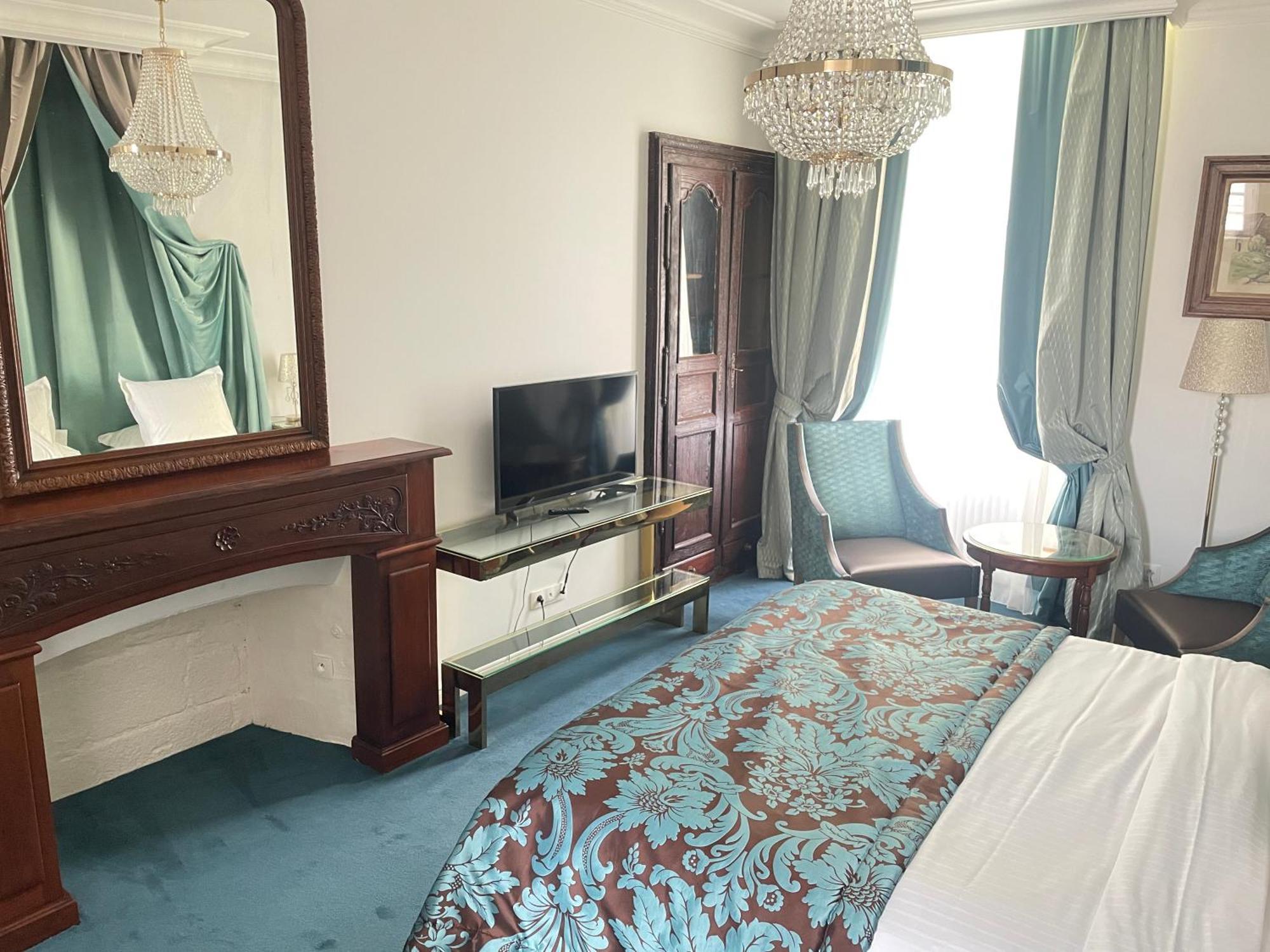 Hotel Victor Hugo Pontorson Zewnętrze zdjęcie