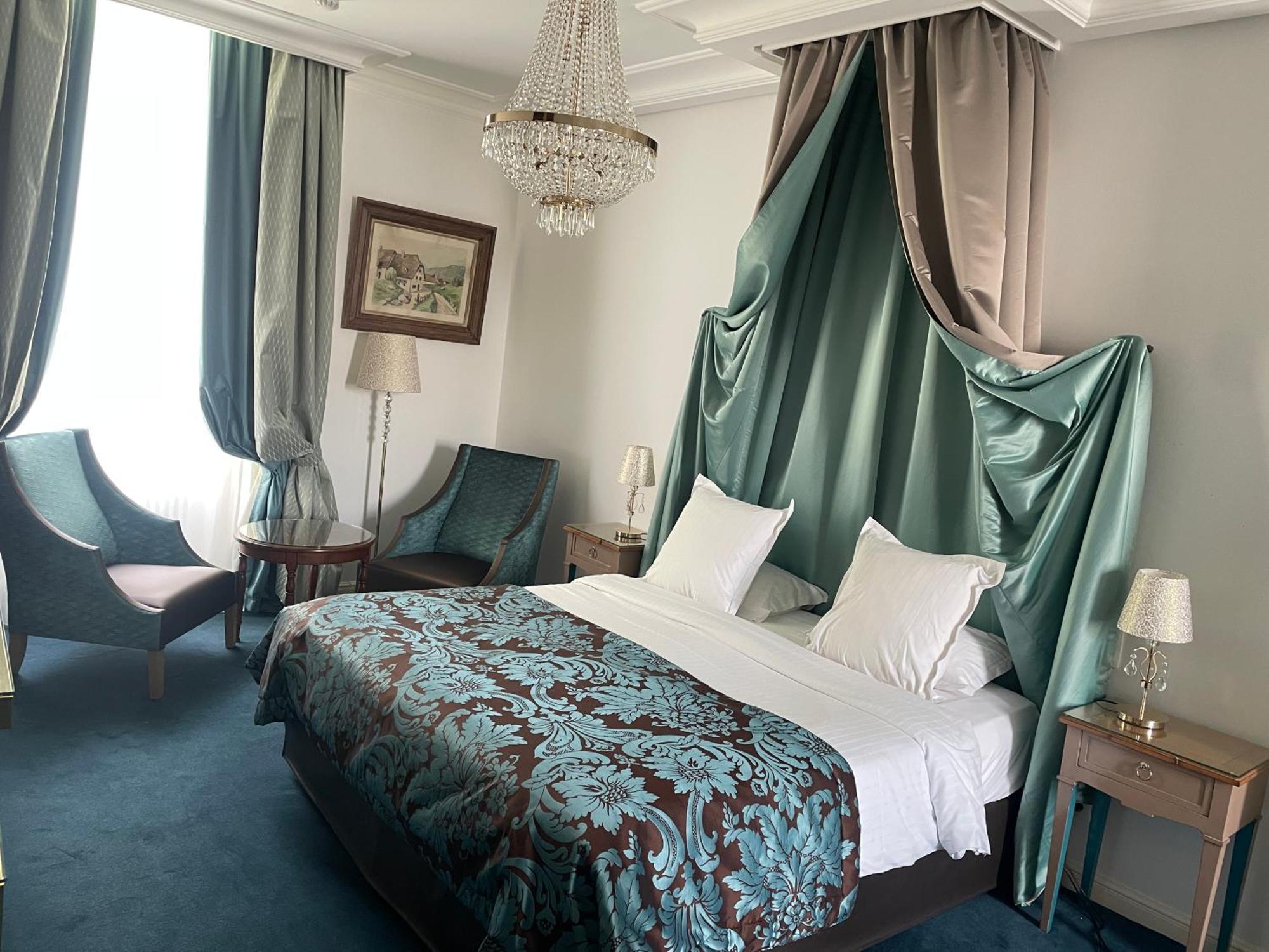 Hotel Victor Hugo Pontorson Zewnętrze zdjęcie