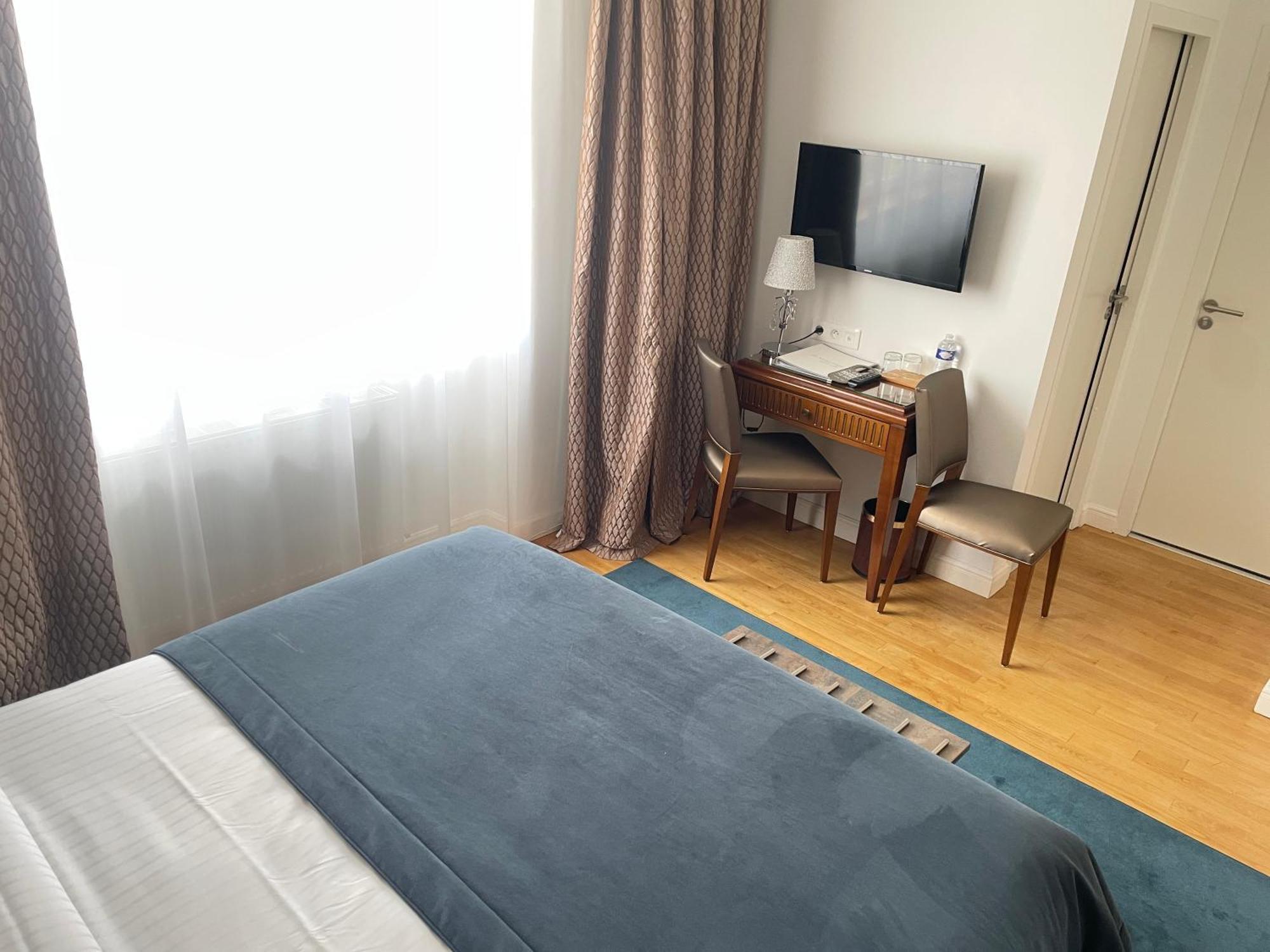 Hotel Victor Hugo Pontorson Zewnętrze zdjęcie