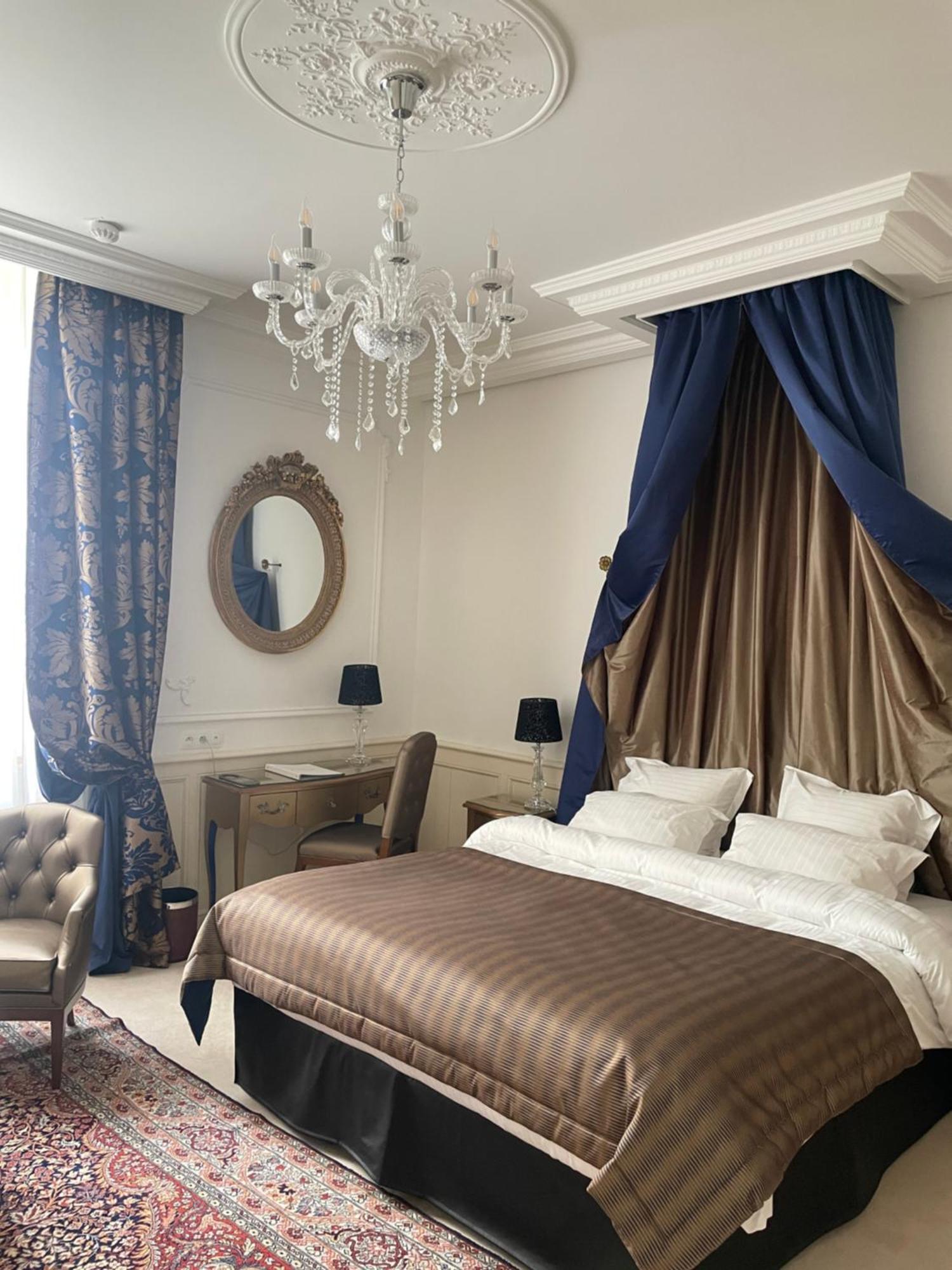 Hotel Victor Hugo Pontorson Zewnętrze zdjęcie