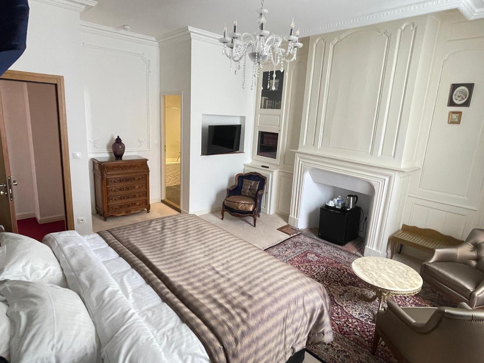 Hotel Victor Hugo Pontorson Zewnętrze zdjęcie